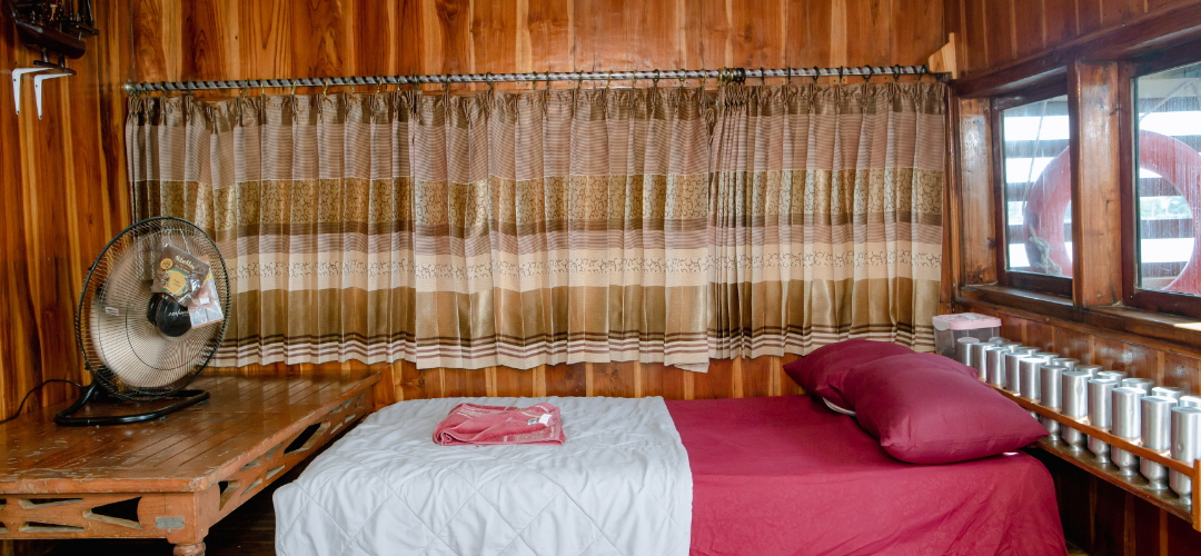 ATHIRA - Sharing Room Deck